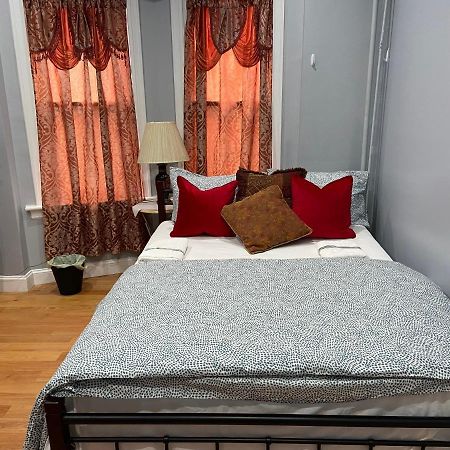 A Spacious Room In Queens New York Bagian luar foto