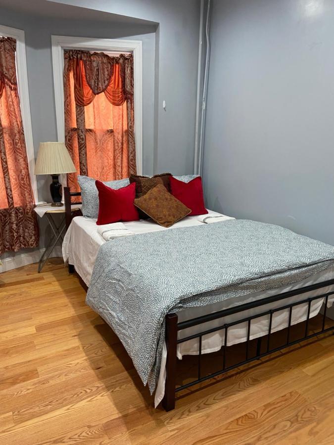 A Spacious Room In Queens New York Bagian luar foto