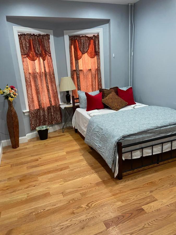 A Spacious Room In Queens New York Bagian luar foto