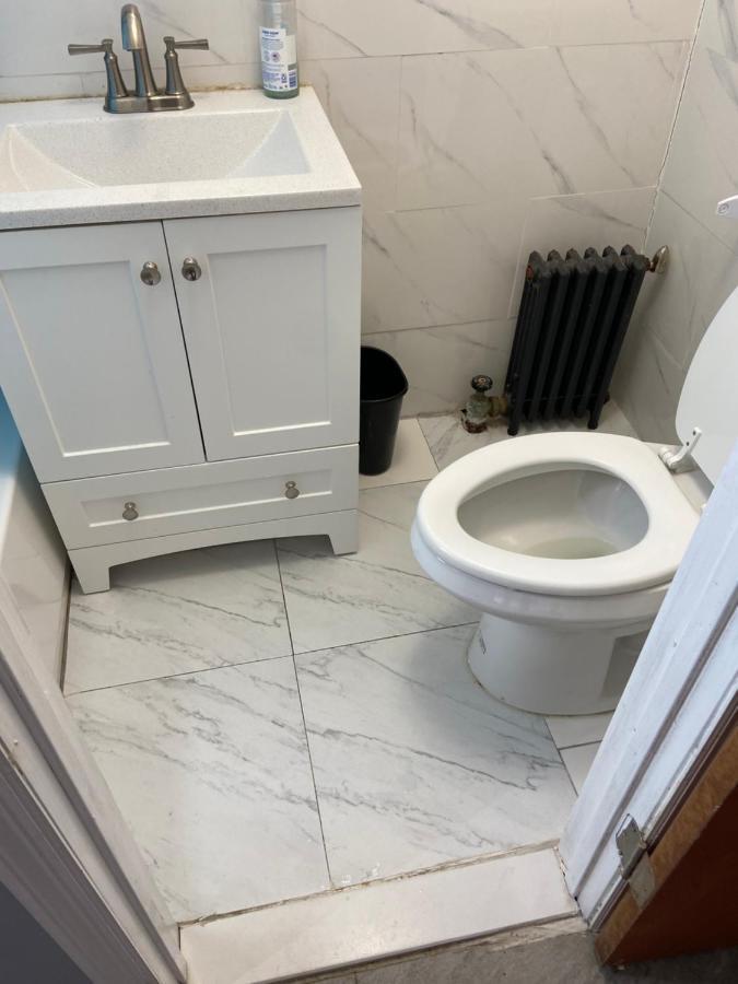 A Spacious Room In Queens New York Bagian luar foto